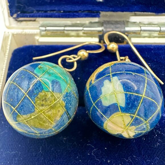 Vintage gold plated semiprecious gemstones inlay globe earth hook drop earrings - Picture 2 of 8